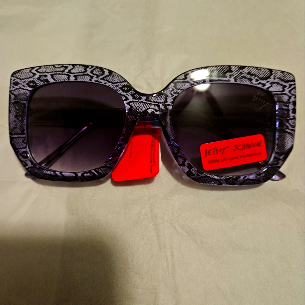 BETSEY JOHNSON in the Shadows Serpent Sunglasses NEW